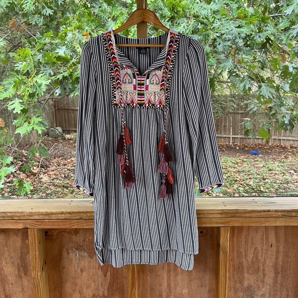 Chelsea & Theodore Women's Grey Striped Embroidered Boho Mini Dress Size M